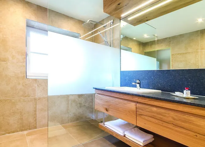 アム シュロス 3*